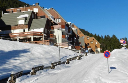Le Pleynet Apartment | 100m from ski slopes, view valley/ski slopes, parking, tv, ski locker, 18m², Les 7 Laux