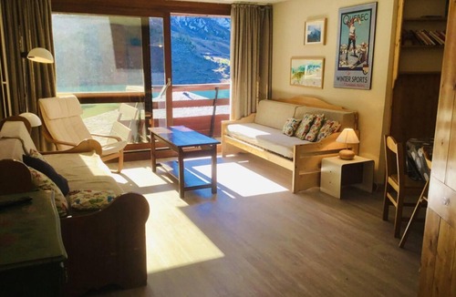 Tignes le Lac Apartment | 10m from resort center, 6th floor, view lake, balcony, tv, ski locker, 63m², Tignes