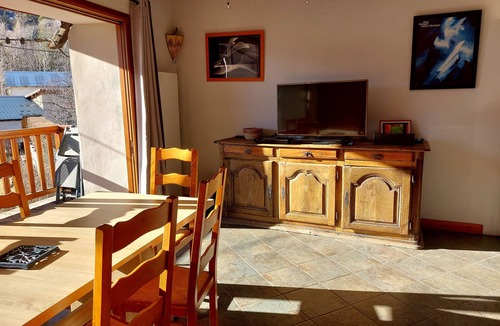 Saint-Martin-de-Queyrieres House | 110m² village house near ski resorts.