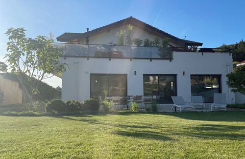 Perrignier Apartment | 130 m², hammam, garden: warm & inspiring. Certified 4-star tourist accommodation