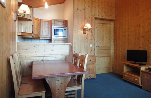 Meribel-Mottaret Apartment | 150m from resort center, 6th floor, balcony, 33m², Méribel-Mottaret