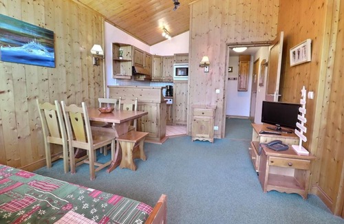 Meribel-Mottaret Apartment | 150m from resort center, 6th floor, balcony, 33m², Méribel-Mottaret