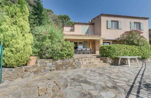 Grimaud Other | 180 m² Accommodation ∙ 5 bedrooms ∙ 10 guests