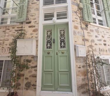 Ermoupoli Apartment | 1872 - Agnes, Cozy stony apartment with balcony