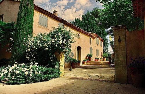 Le Tholonet Villa | 18th century bastide 6 minutes from Aix en Provence.