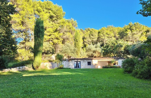Le Tholonet Villa | 18th century bastide 6 minutes from Aix en Provence.