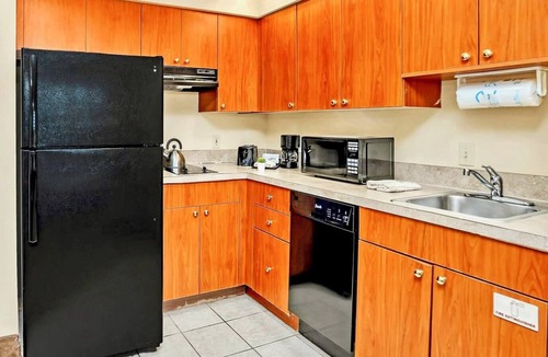 Florida Central Atlantic Coast Apartment | 1BR Condo Near Universal Studios w Pool & Hot Tub