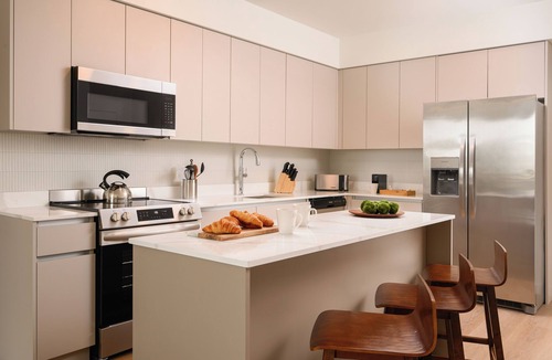 Midtown Apartment | 1BR Executive Suite w/Balcony | Rooftop Pool | New Edgewater Hotel | Sense28