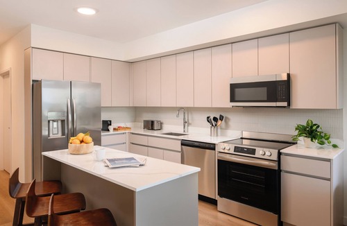 Midtown Apartment | 1BR Executive Suite w/Balcony | Rooftop Pool | New Edgewater Hotel | Sense28