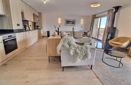 Meribel-Mottaret Apartment | 1st floor, view mountain, terrace, fireplace or stove, 134m², Méribel