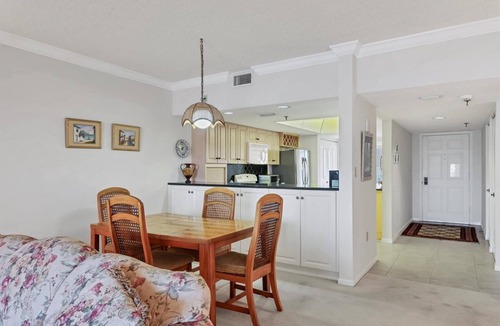 Longboat Key Condo | 2/2 Bay Front Condo, Pool, Private Beach Access