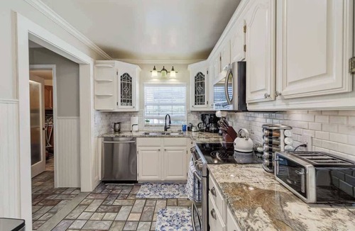Lakeland House | 2,500 sqft Restored Colonial Home in Lakeland