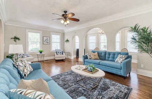 Lakeland House | 2,500 sqft Restored Colonial Home in Lakeland