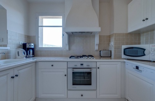 La Motte Apartment | 2 BEDROOM APARTMENT WITH LARGE BALCONY (N°560)