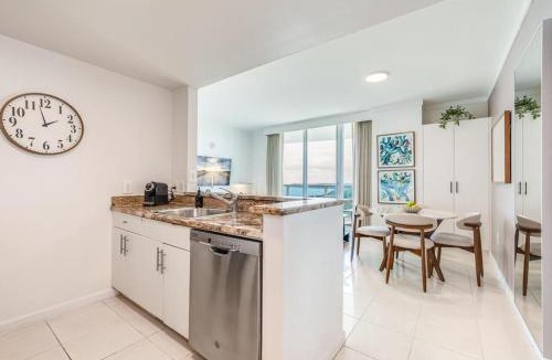 Coconut Grove Apartment | 2 bedroom Bay View Beauty in Coconut Grove- Parking for 2 cars included!