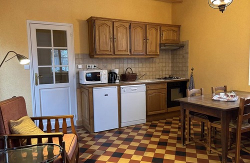 Aurouer Cottage | 2-bedroom house with enclosed garden in Sologne, pets allowed