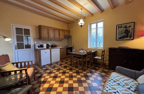 Aurouer Cottage | 2-bedroom house with enclosed garden in Sologne, pets allowed