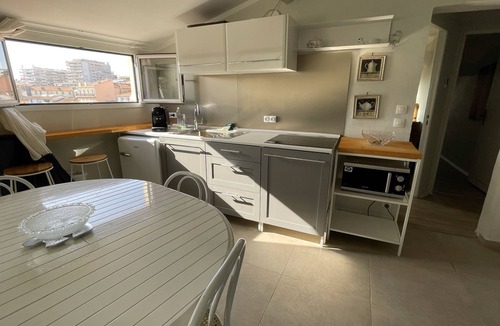 Le Suquet Apartment | 2 Bedroom near Marché Forville, quiet and convenient, 5 minutes walk from Palais
