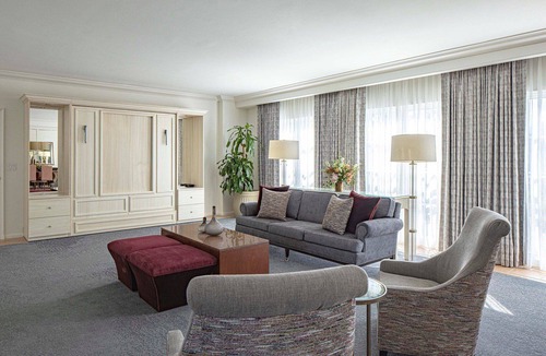 Florida Center Hotel | 2-Bedroom Suite at a 4⭐️ Hotel