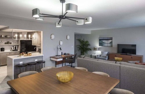 Florida Center Hotel | 2-Bedroom Suite at a 4⭐️ Hotel