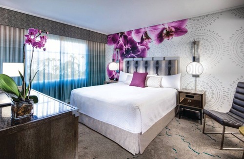 Florida Center Hotel | 2-Bedroom Suite at a 4⭐️ Hotel