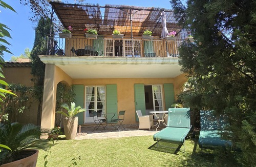 La Motte House | 2 BEDROOM TOWNHOUSE WITH GARDEN (N°563)