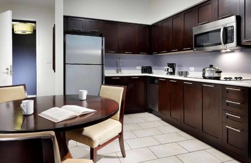 Celebration Hotel | 2 Queens Near Walt Disney World Resort