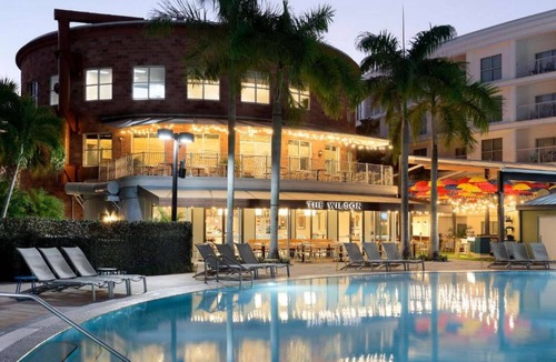 Celebration Hotel | 2 Queens Near Walt Disney World Resort