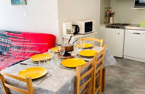 Mont-de-Lans Apartment | 2-room apartment at the foot of the slopes, pets allowed, Les Deux Alpes