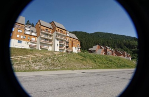Le Pleynet Apartment | 2-room apartment with balcony, near slopes, pets allowed