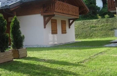 Les Houches Apartment | 2 room cabin apartment for 6, terrace, pets allowed