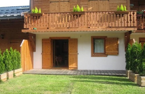 Les Houches Apartment | 2 room cabin apartment for 6, terrace, pets allowed