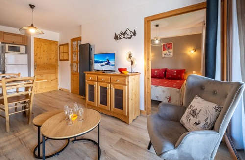 Orcieres-Merlette Apartment | 2 rooms cabin 6 pers, balcony , swimming pool ,WIFI and car park