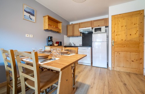Orcieres-Merlette Apartment | 2 rooms cabin 6 pers, balcony , swimming pool ,WIFI and car park
