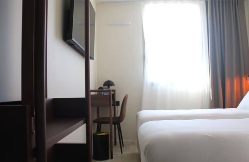 Signes Hotel | 2 Units w/Free Parking & Pool Access| Close to OK Corral - 6.1 miles