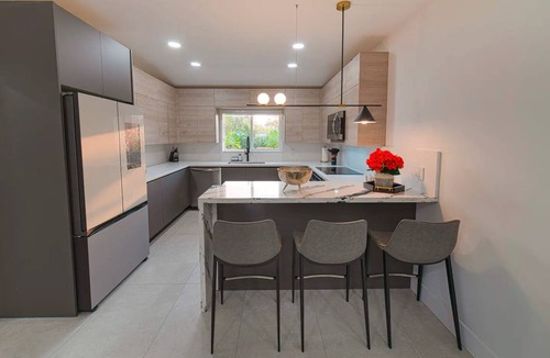 Richmond West House | +20 Cozy House/heated Pool/basketball/pool Table/kids Playground/bbq
