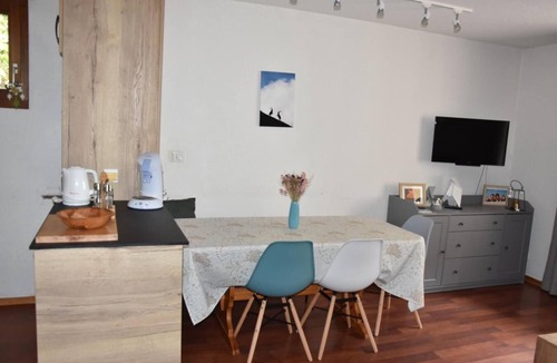 Pralognan-la-Vanoise Apartment | 200m from resort center, 2nd floor, balcony, tv, ski locker, 44m², Pralognan-la-Vanoise