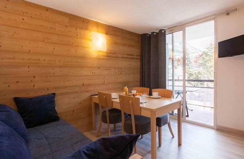 Briancon Apartment | 200m from resort center, 2nd floor, balcony, tv, ski locker, 31m², Serre Chevalier