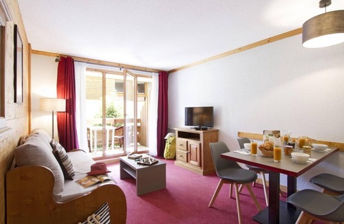 Praz-sur-Arly Apartment | 20m from resort center, swimming pool, balcony, tv, ski locker, 28m², Notre Dame de Bellecombe