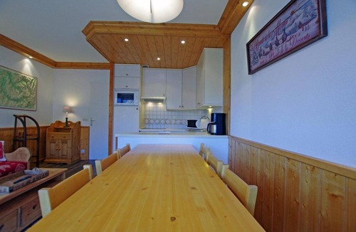Tignes le Lac Apartment | 20m from resort center, 2nd floor, view lake, balcony, tv, ski locker, 53m², Tignes