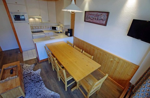 Tignes le Lac Apartment | 20m from resort center, 2nd floor, view lake, balcony, tv, ski locker, 53m², Tignes