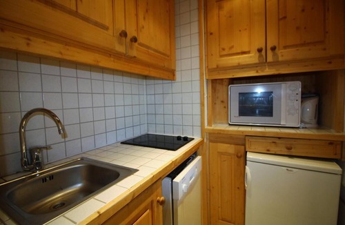 Tignes le Lac Apartment | 20m from resort center, 3rd floor, view lake, balcony, tv, ski locker, 70m², Tignes