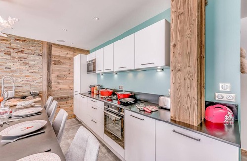 Tignes le Lac Apartment | 20m from resort center, 6th floor, view mountain/lake, balcony, tv, ski locker, 64m², Tignes
