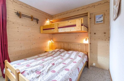Meribel-Mottaret Apartment | 270m from shops, 1st floor, view ski slopes, balcony, tv, ski locker, 42m², Méribel-Mottaret