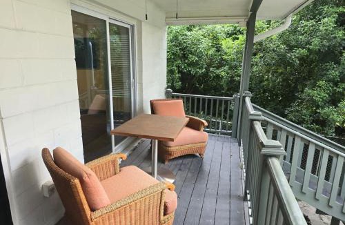 Heathrow Apartment | 2Bed 2Bath Lake Front Jewel