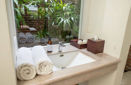 Kesiman Apartment | 2BR Apart Room Pool Access in Sanur