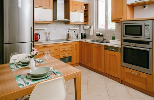 Marousi Apartment | 2BR home with private parking close to YGEIA, Mitera & OAKA