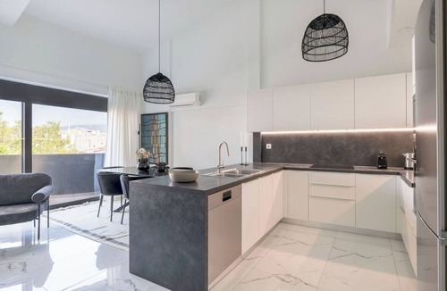Pefki Apartment | 2BR Pefki Maisonette