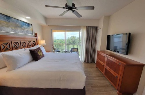 Crestwynd Bay Resort | 2BR Villa, Beautiful heated pool & Jacuzzi! Just minutes from all attractions.
