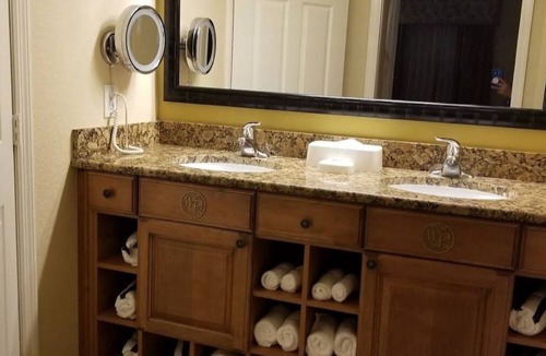 Crestwynd Bay Resort | 2BR Villa, Beautiful heated pool & Jacuzzi! Just minutes from all attractions.